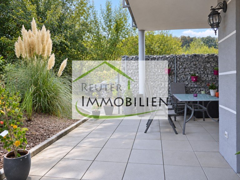 NEU zur Vermietung in Velbert-Langenberg - Terrasse - Reuter Immobilien - Immobilienmakler (2) Velbert Souterrainwohnung Zuhause ankommen - drinnen wie drau�en