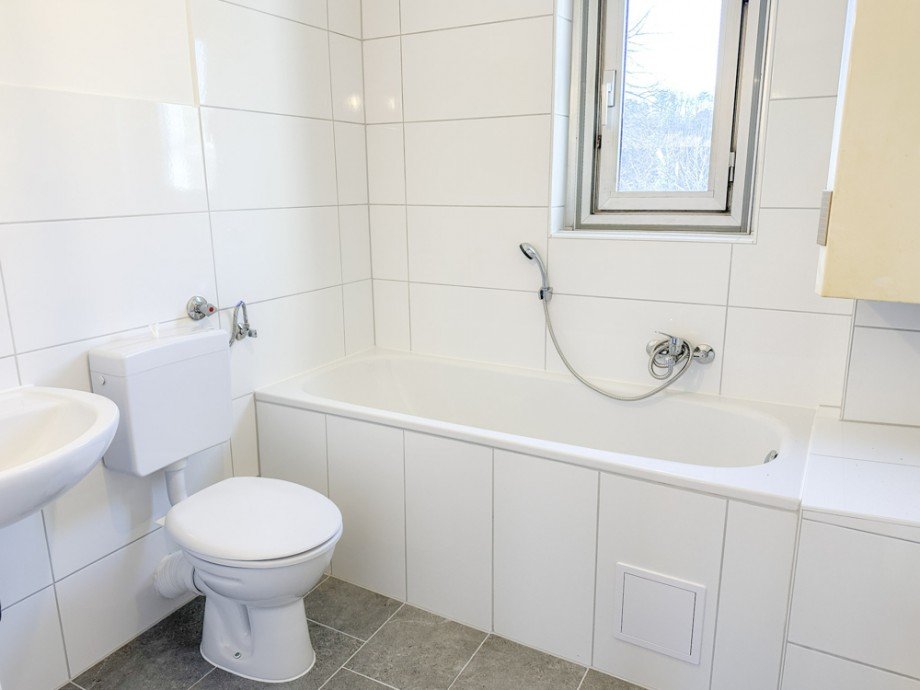 NEU zur Vermietung in Bochum Linden - Badezimmer - Reuter Immobilien - Immobilienmakler (2) Etagenwohnung Bochum