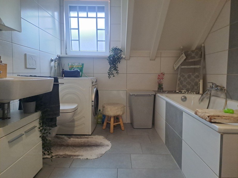 NEU zur Vermietung in Herne Wanne-Eickel - Badezimmer - Reuter Immobilien - Immobilienmakler Dachgeschosswohnung Herne