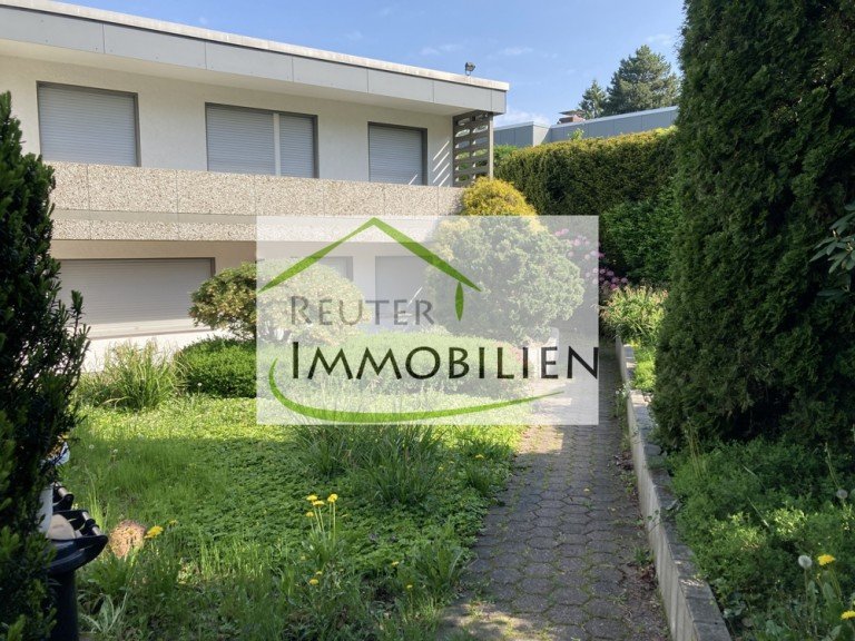 NEU zum Verkauf in Bochum Stiepel - Einfamilienhaus - Au�enansicht - Reuter Immobilien - Immobilienmakler Bochum / Stiepel Einfamilienhaus Wohnen mit Charakter und Raum f�r Generationen