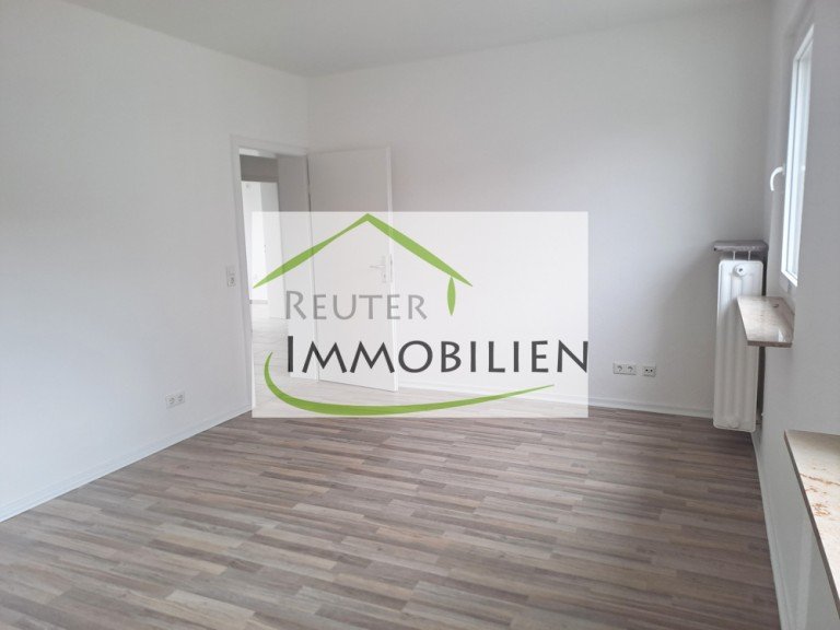 NEU zur Vermietung in Herne Wanne-Eickel - Schlafzimmer- Reuter Immobilien - Immobilienmakler Herne Etagenwohnung Alles direkt vor der T�r! Helle 3,5-Zimmer-Wohnung mit Balkon im Wanner Zentrum