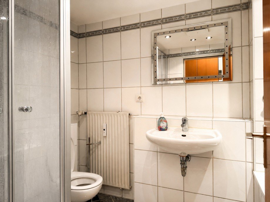 NEU zur Vermietung in Bochum Querenburg - Badezimmer - Reuter Immobilien - Immobilienmakler Etagenwohnung Bochum / Querenburg