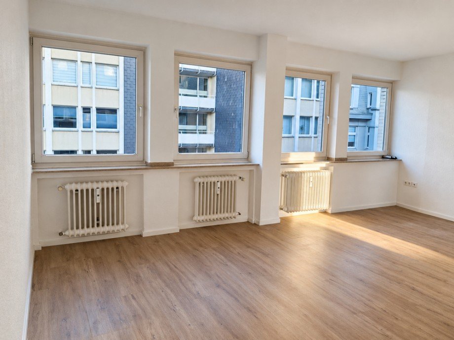 NEU zur Vermietung in Herne Wanne-Eickel - Wohnzimmer - Reuter Immobilien - Immobilienmakler (4) Etagenwohnung Herne