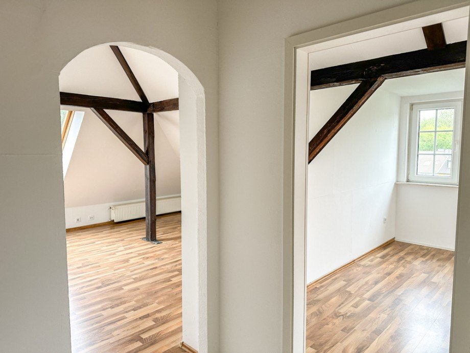 NEU zur Vermietung in Bochum Mitte - Diele - Reuter Immobilien - Immobilienmakler Dachgeschosswohnung Bochum