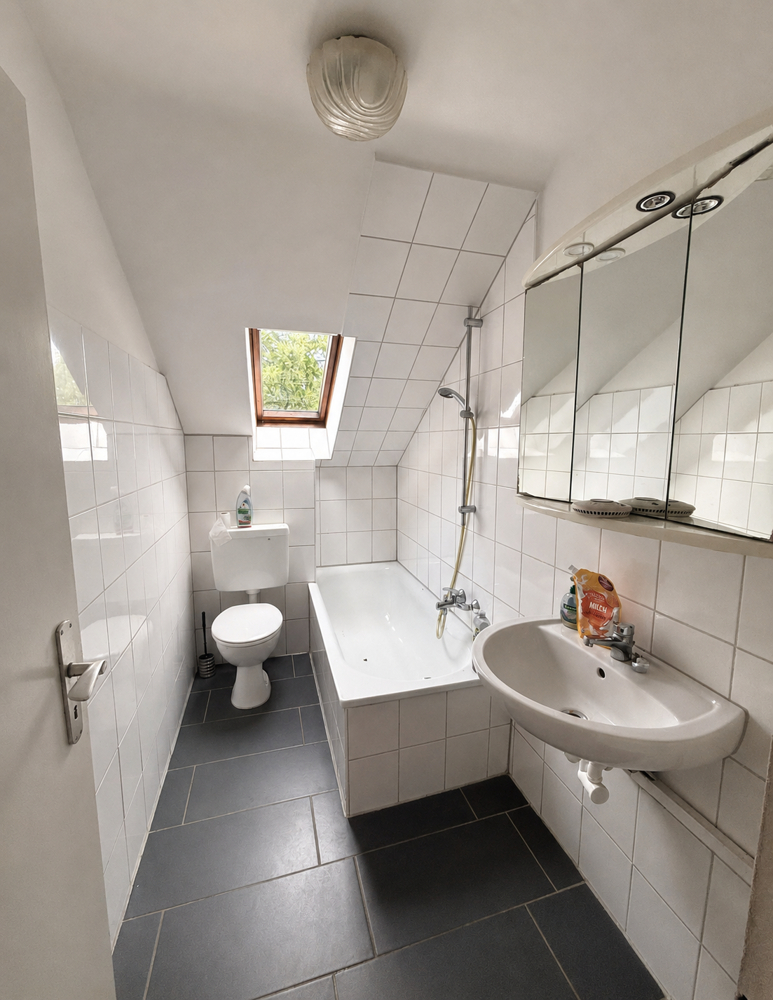NEU zur Vermietung in Herne Mitte - Bad - Reuter Immobilien - Immobilienmakler.png Dachgeschosswohnung Herne