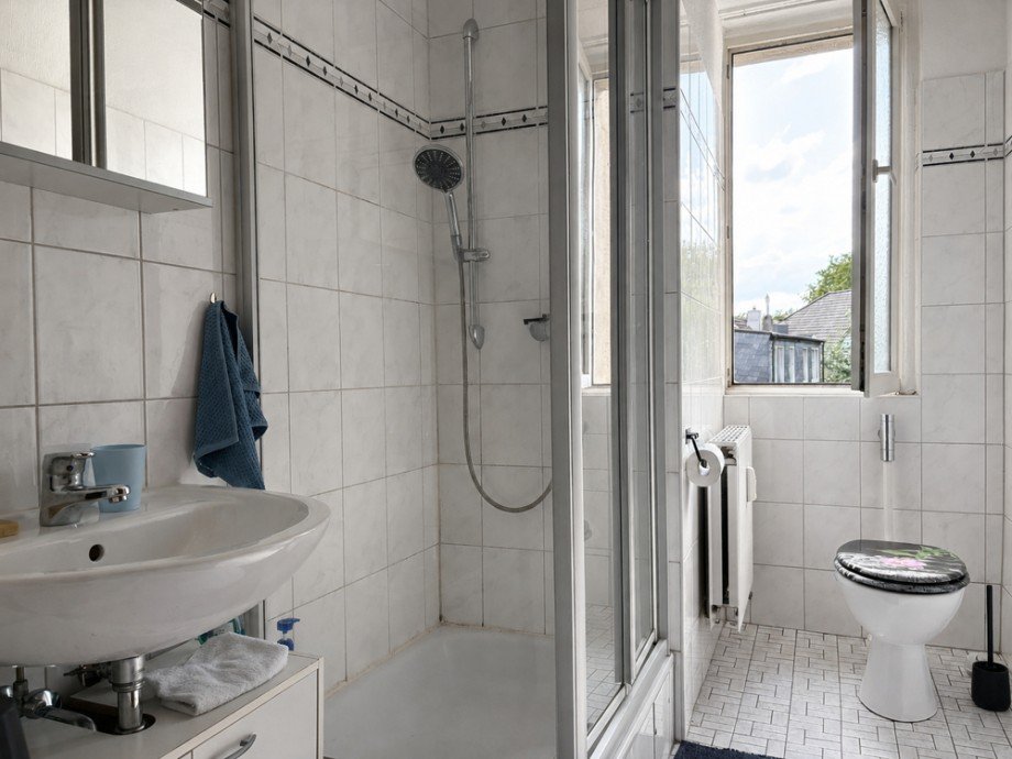 NEU zur Vermietung in Bochum Mitte - Badezimmer - Reuter Immobilien - Immobilienmakler Etagenwohnung Bochum