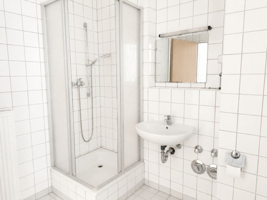 NEU zur Vermietung in Bochum Innenstadt - Badezimmer - Reuter Immobilien - Immobilienmakler (2) Etagenwohnung Bochum