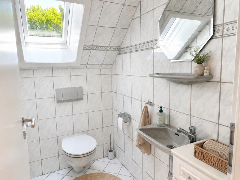 NEU zur Vermietung in Bochum Gerthe - G�ste-WC - KI-M�bliert - Reuter Immobilien - Immobilienmakler Etagenwohnung Bochum / Gerthe