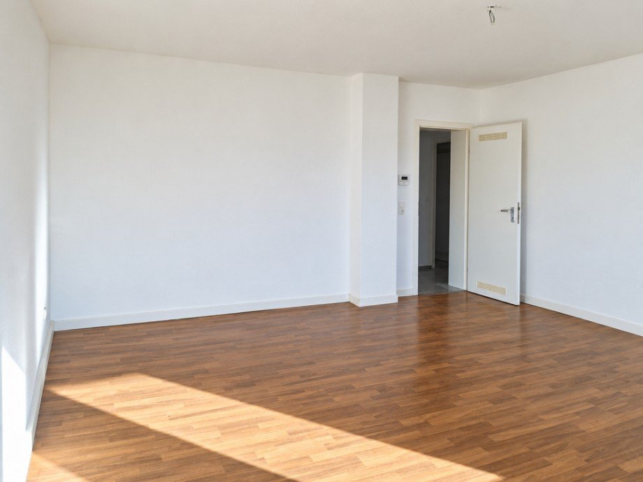 NEU zur Vermietung in Herne-R�hlinghausen - Wohnzimmer - Reuter Immobilien - Immobilienmakler (2) Etagenwohnung Herne / R�hlinghausen