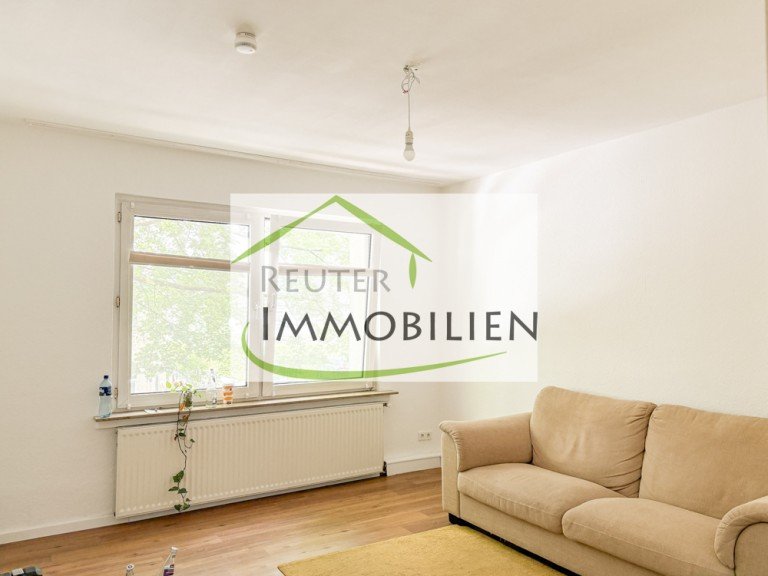 NEU zur Vermietung in Bochum Innenstadt-S�d - Wohnzimmer - Reuter Immobilien - Immobilienmakler Bochum Etagenwohnung *** 2,5 Zimmer und die Bochumer Innenstadt vor der T�r! ***