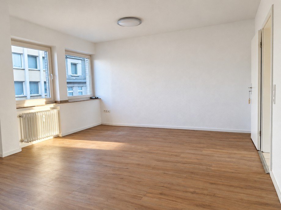 NEU zur Vermietung in Herne Wanne-Eickel - Wohnzimmer - Reuter Immobilien - Immobilienmakler (3) Etagenwohnung Herne