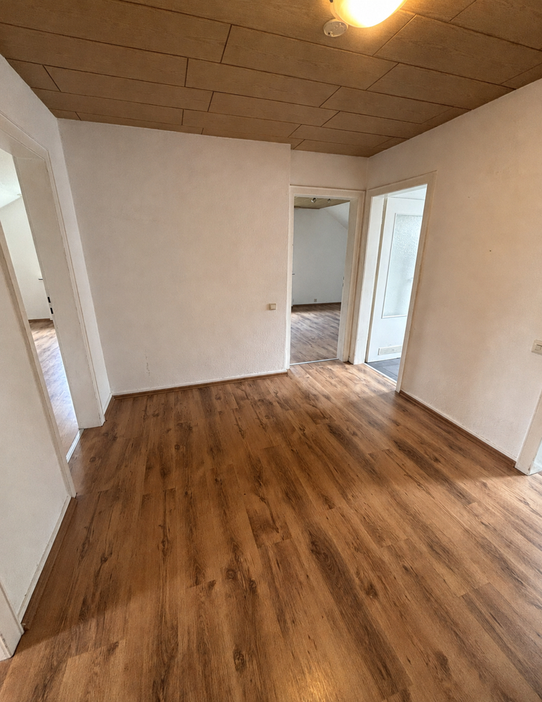 NEU zur Vermietung in Herne Mitte - Flur - Reuter Immobilien - Immobilienmakler.png Dachgeschosswohnung Herne