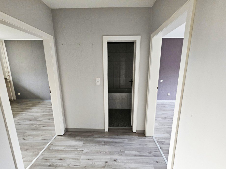 NEU zur Vermietung in Bochum Laer - Diele - Reuter Immobilien - Immobilienmakler Etagenwohnung Bochum