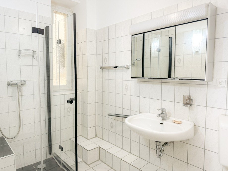 NEU zur Vermietung in Bochum Innenstadt - Badezimmer - Reuter Immobilien - Immobilienmakler Etagenwohnung Bochum