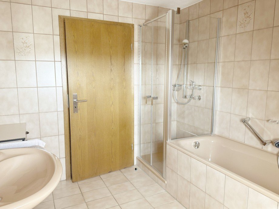 NEU zur Vermietung in Bochum Ober-Dahlhausen - Badezimmer - Reuter Immobilien - Immobilienmakler (2) Dachgeschosswohnung Bochum