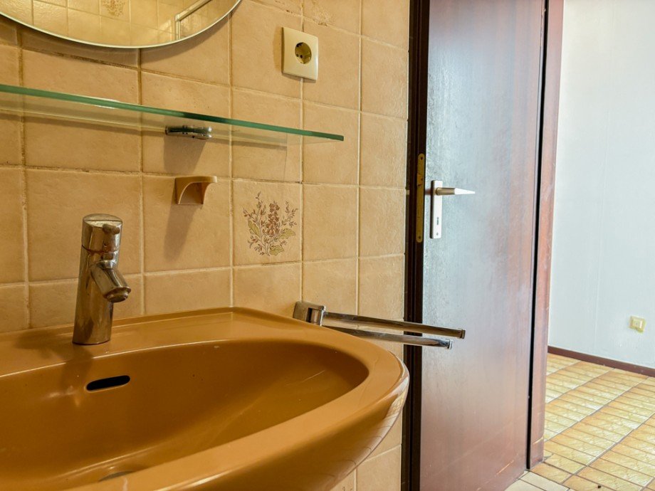 NEU zum Verkauf in Witten Bommern - Doppelhaush�lfte - EG Badezimmer - Reuter Immobilien - Immobilienmakler Zweifamilienhaus Witten / Bommern