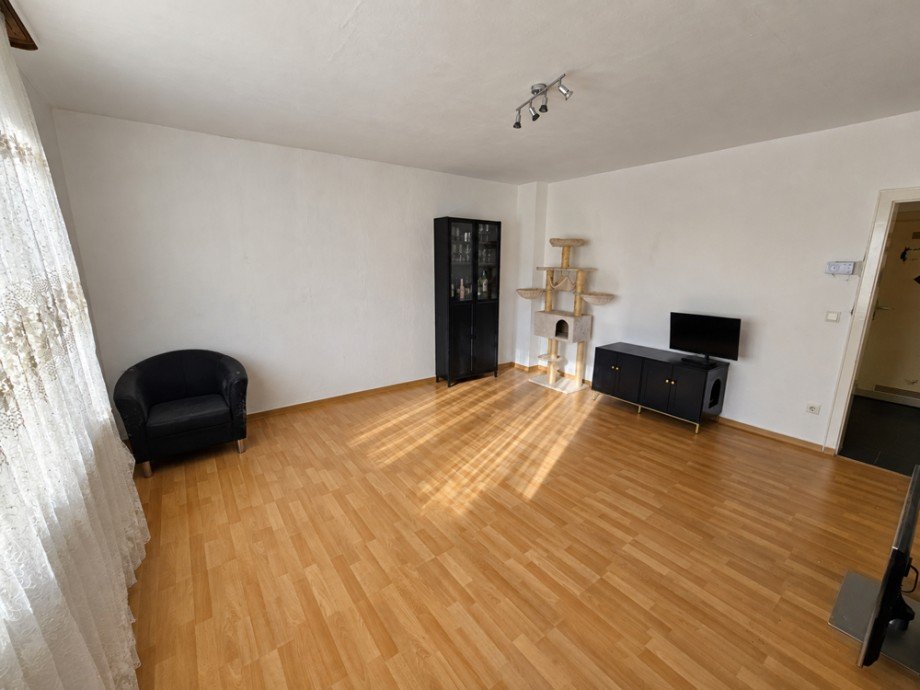 NEU zur Vermietung in Wanne-Eickel - Wohnzimmer - Reuter Immobilien - Immobilienmakler (2) Etagenwohnung Herne