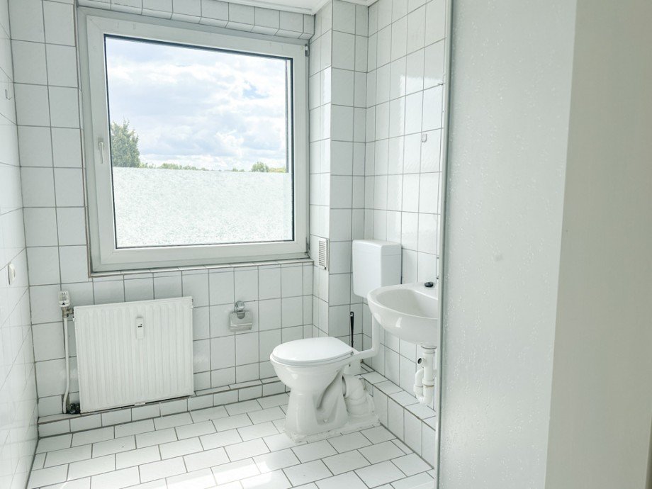 NEU zur Vermietung in Bochum Wattenscheid - Badezimmer - Reuter Immobilien - Immobilienmakler Etagenwohnung Bochum
