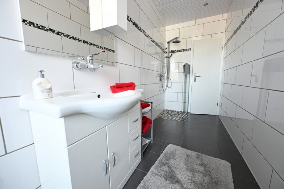 NEU zum Verkauf in Bochum Linden - Sanit�ranlagen - Reuter Immobilien - Immobilienmakler Halle Bochum