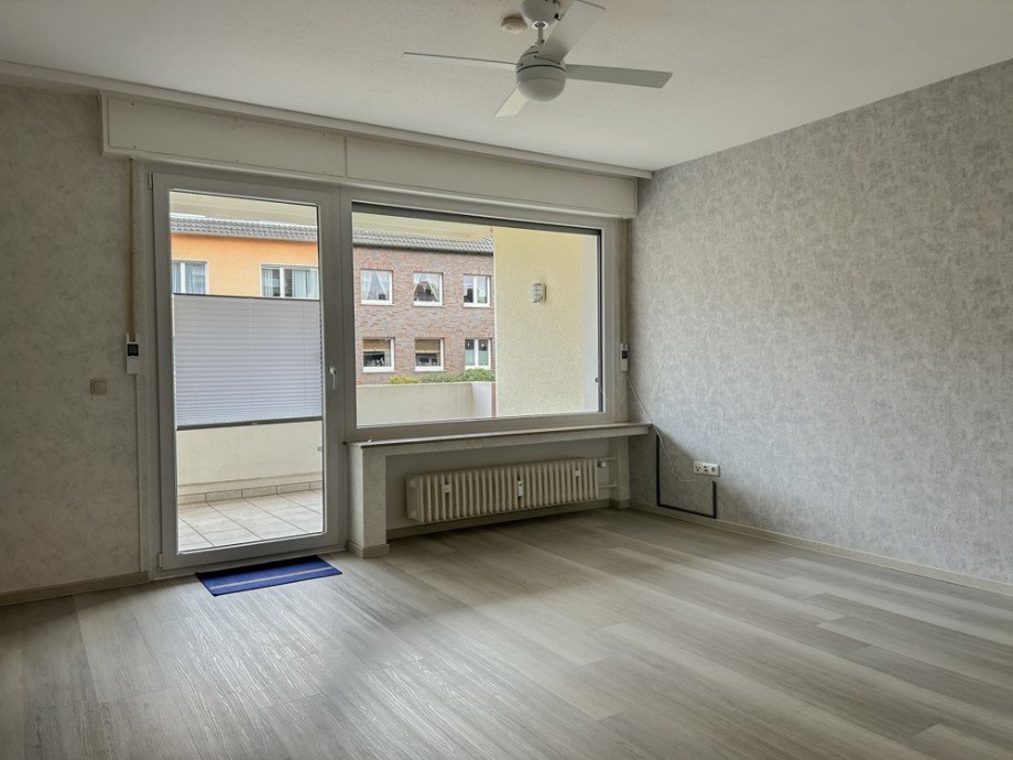 NEU zur Vermietung in Bochum Wohnzimmer - Reuter Immobilien - Immobilienmakler (2) Erdgeschosswohnung Bochum