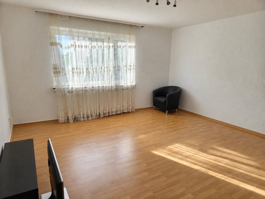 NEU zur Vermietung in Wanne-Eickel - Wohnzimmer - Reuter Immobilien - Immobilienmakler Etagenwohnung Herne