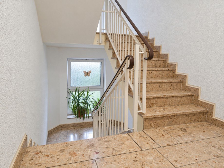 NEU zum Verkauf in Herne-R�hlinghausen - Eigentumswohnung - Treppenhaus - Reuter Immobilien - Immobilienmakler Etagenwohnung Herne