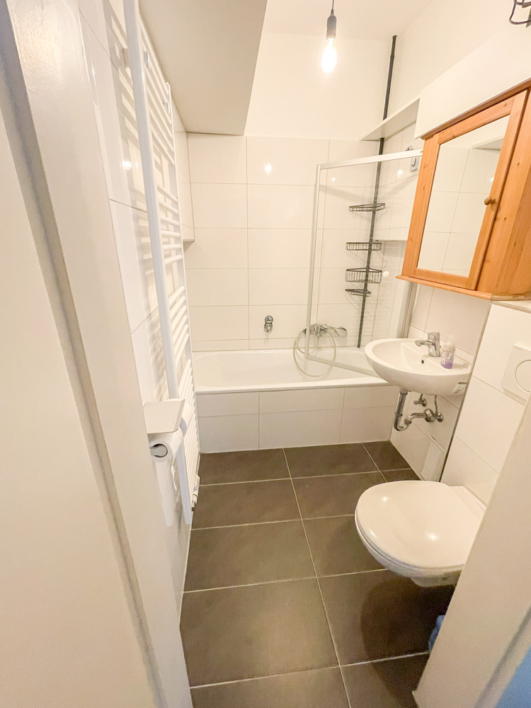 NEU zur Vermietung in Bochum Innenstadt-S�d - Badezimmer - Reuter Immobilien - Immobilienmakler (4) Etagenwohnung Bochum