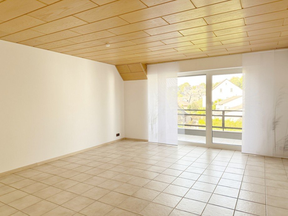 NEU zur Vermietung in Bochum Ober-Dahlhausen - Wohnzimmer - Reuter Immobilien - Immobilienmakler Dachgeschosswohnung Bochum