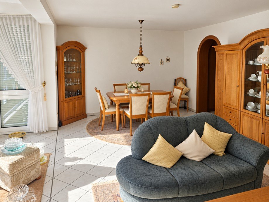 NEU zur Vermietung in R�hlinghausen - Wohnzimmer - Reuter Immobilien - Immobilienmakler (3) Etagenwohnung Herne