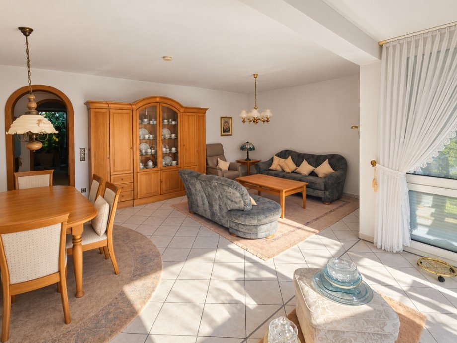 NEU zur Vermietung in R�hlinghausen - Wohnzimmer - Reuter Immobilien - Immobilienmakler (2) Etagenwohnung Herne