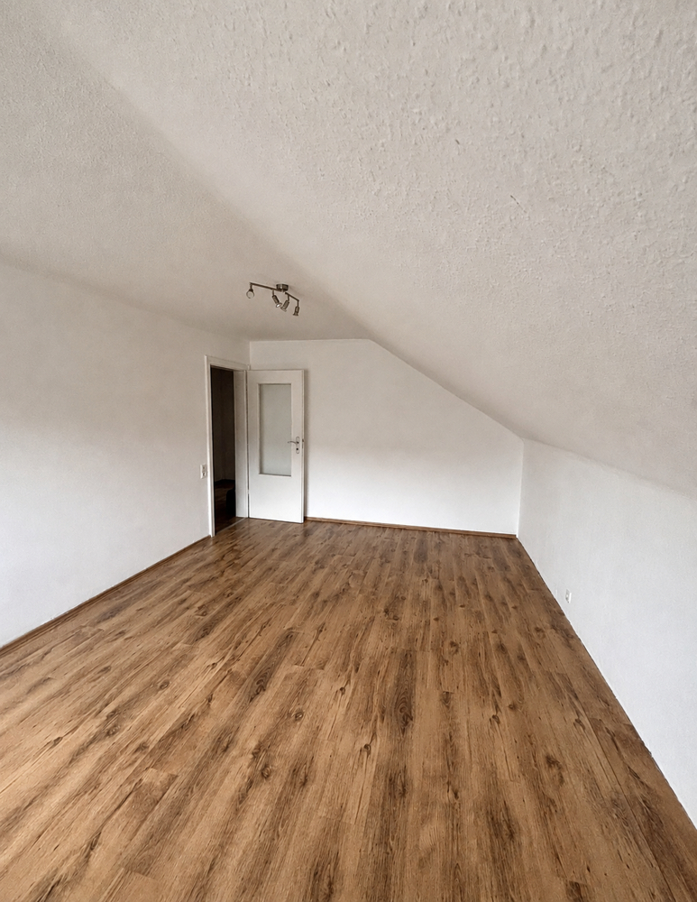 NEU zur Vermietung in Herne Mitte - Schlafzimmer- Reuter Immobilien - Immobilienmakler.png Dachgeschosswohnung Herne