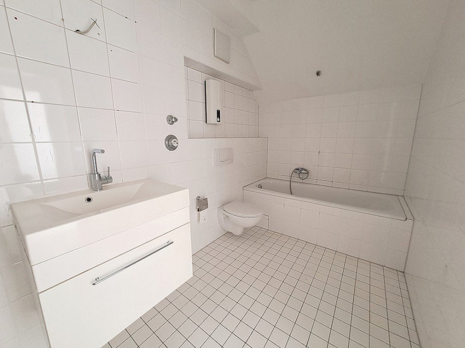 NEU zur Vermietung in Bochum - Badezimmer - Reuter Immobilien - Immobilienmakler Dachgeschosswohnung Bochum