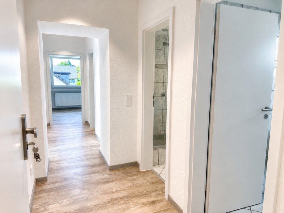 NEU zur Vermietung in Bochum Gerthe - Diele - Reuter Immobilien - Immobilienmakler Etagenwohnung Bochum / Gerthe
