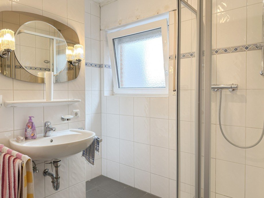 NEU zur Vermietung in Bochum Dahlhausen - Badezimmer - Reuter Immobilien - Immobilienmakler (2) Etagenwohnung Bochum