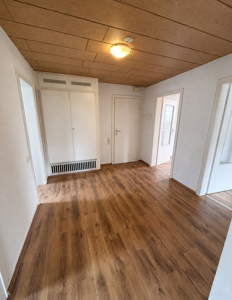 NEU zur Vermietung in Herne Mitte - Flur - Reuter Immobilien - Immobilienmakler.png (3) Dachgeschosswohnung Herne