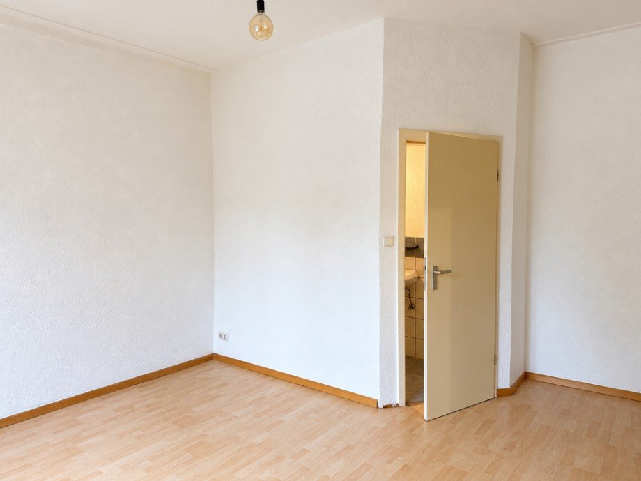 NEU zur Vermietung in Bochum Linden - Wohnzimmer - Reuter Immobilien - Immobilienmakler (2) Etagenwohnung Bochum / Linden