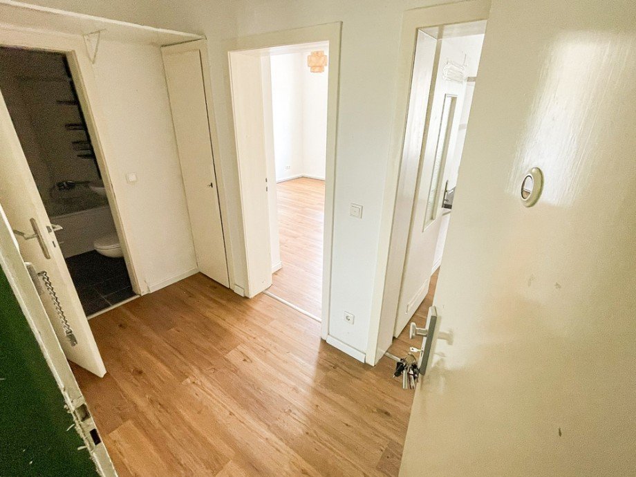 NEU zur Vermietung in Bochum Innenstadt-S�d - Diele - Reuter Immobilien - Immobilienmakler Etagenwohnung Bochum