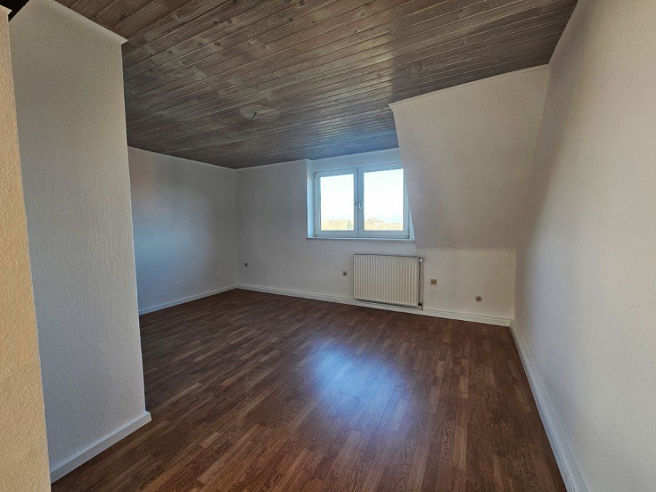 NEU zur Vermietung in Herne-Wanne-Eickel-Bickern - Wohnzimmer - Reuter Immobilien - Immobilienmakler.jpg (2) Etagenwohnung Herne