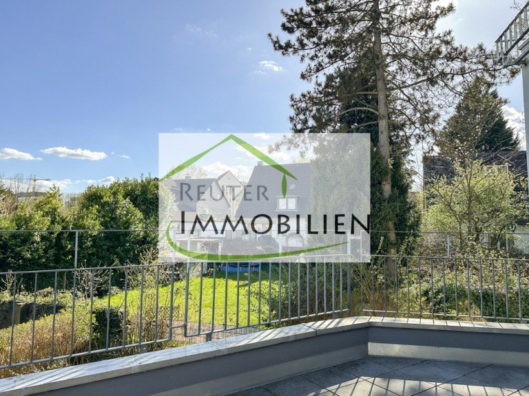 NEU zur Vermietung in Bochum Querenburg - Balkon- Reuter Immobilien - Immobilienmakler Bochum / Querenburg Etagenwohnung *** Frisch renoviert! Helle 3 Zimmerwohnung in ruhiger Uni-N�he ***