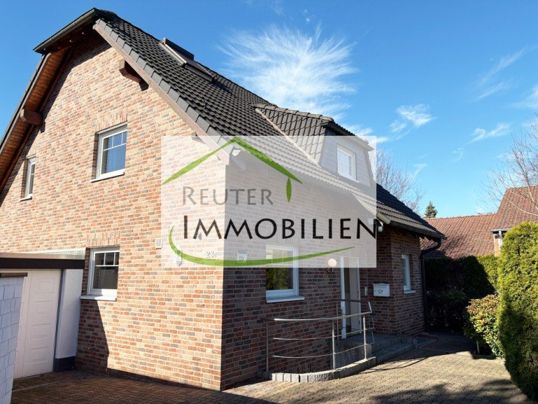 NEU zum Verkauf in Herne Holsterhausen - Einfamilienhaus - Au�enansicht - Reuter Immobilien - Immobilienmakler Herne / Holsterhausen Einfamilienhaus Freistehendes Einfamilienhaus mit gro�z�gigem Raumangebot