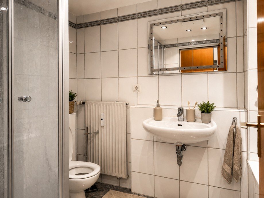 NEU zur Vermietung in Bochum Querenburg - Badezimmer - KI-M�bliert - Reuter Immobilien - Immobilienmakler Etagenwohnung Bochum / Querenburg