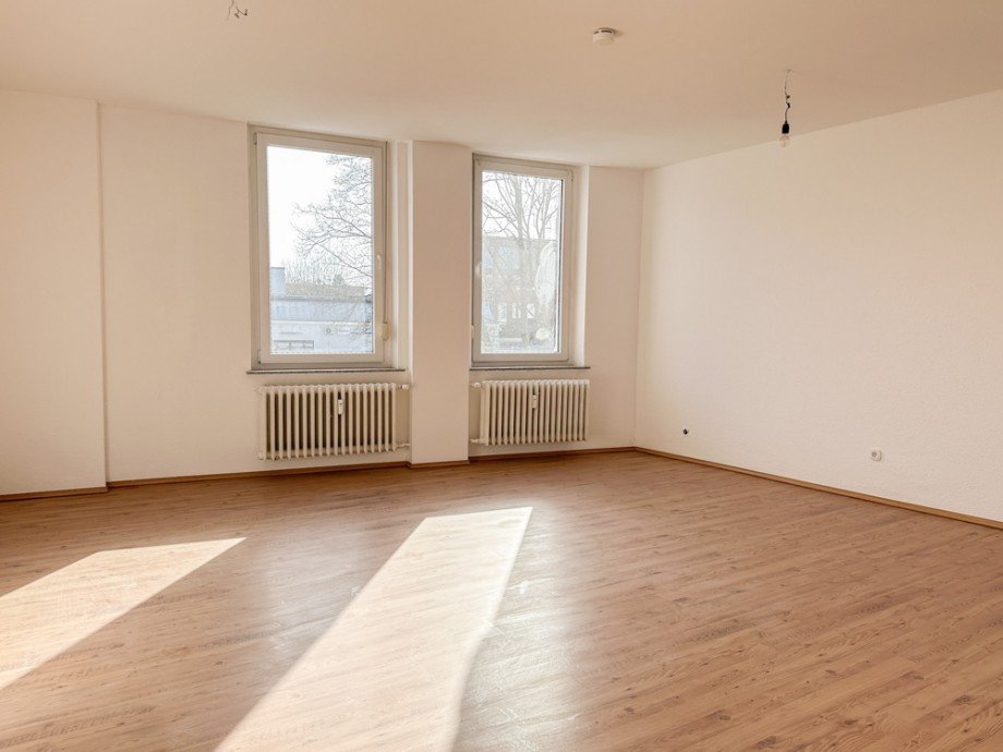 NEU zur Vermietung in Bochum Gerthe - Wohnzimmer - Reuter Immobilien - Immobilienmakler Etagenwohnung Bochum / Gerthe