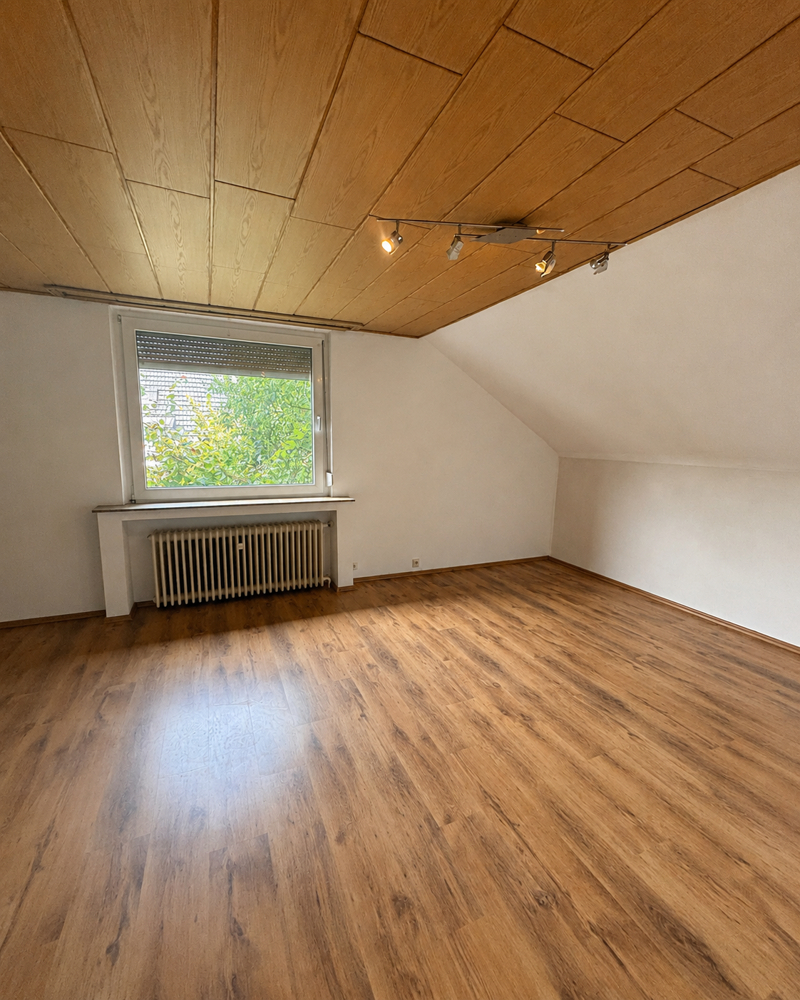 NEU zur Vermietung in Herne Mitte - Wohnzimmer - Reuter Immobilien - Immobilienmakler.png Dachgeschosswohnung Herne