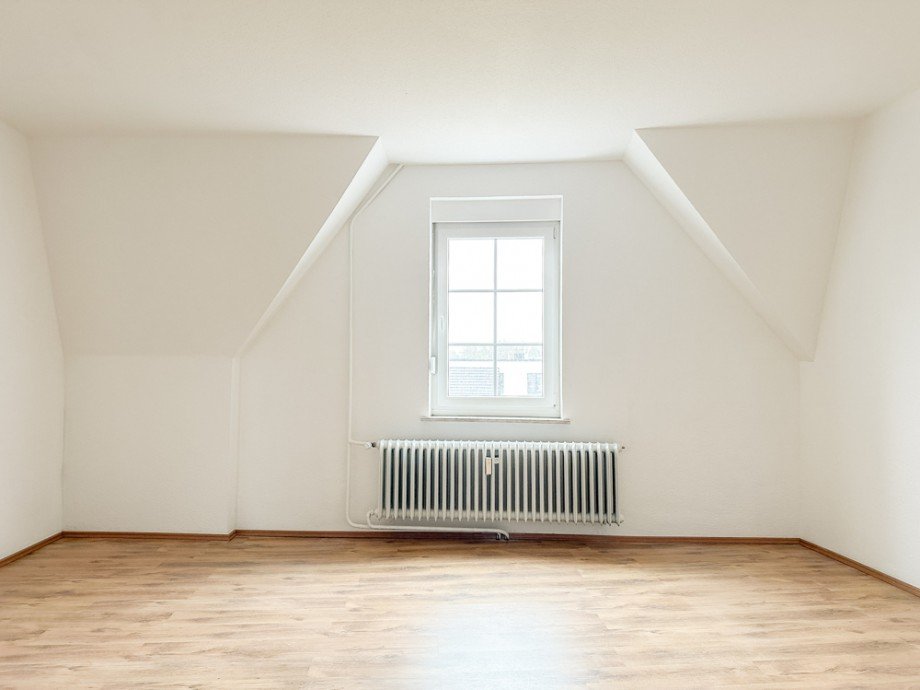 NEU zur Vermietung in Bochum Gerthe - Wohnzimmer - Reuter Immobilien - Immobilienmakler (2) Etagenwohnung Bochum / Gerthe