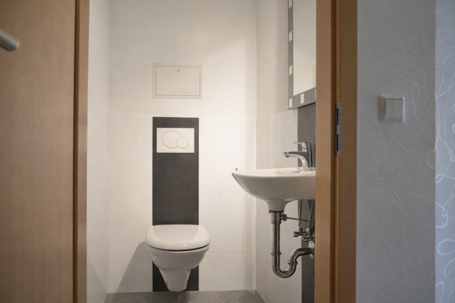 NEU zur Vermietung in Velbert-Langenberg - G�ste-WC - Reuter Immobilien - Immobilienmakler Etagenwohnung Velbert