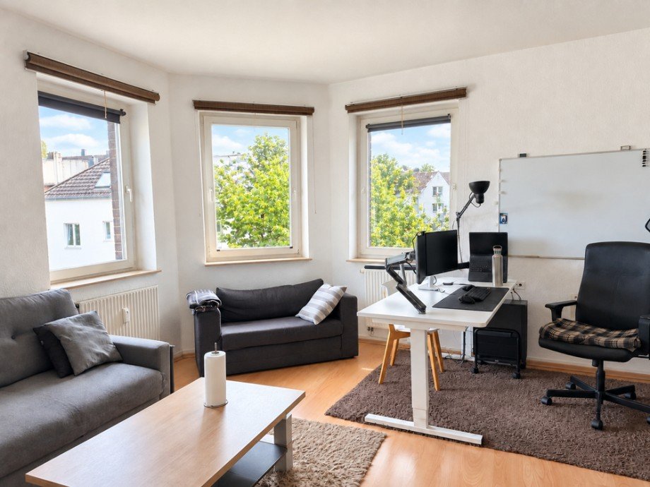 NEU zur Vermietung in Bochum Mitte - Wohnzimmer - Reuter Immobilien - Immobilienmakler (2) Etagenwohnung Bochum