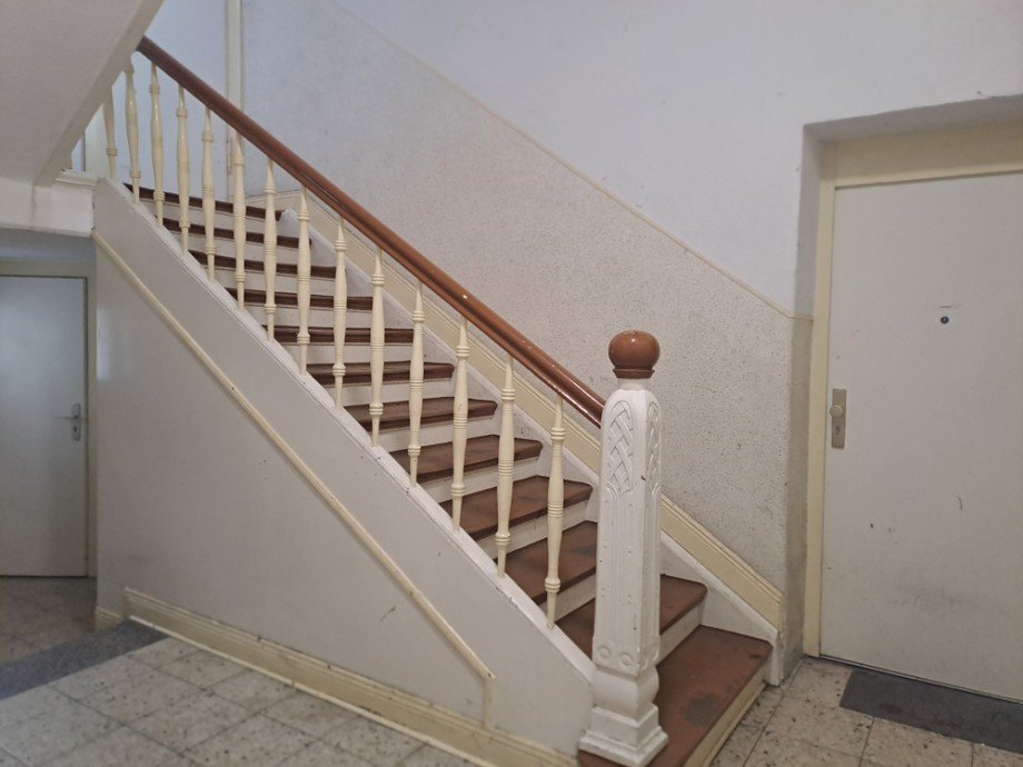 NEU zum Verkauf in Herne-Baukau - Hausflur Nordstr. 24 - Reuter Immobilien - Immobilienmakler Mehrfamilienhaus Herne