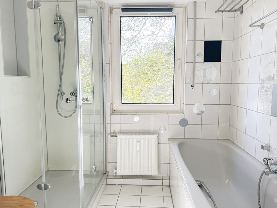 NEU zur Vermietung in Bochum Querenburg - Badezimmer - Reuter Immobilien - Immobilienmakler Etagenwohnung Bochum / Querenburg