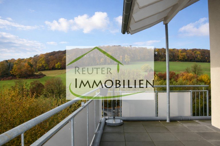 NEU zur Vermietung in Velbert-Langenberg - Balkon - Reuter Immobilien - Immobilienmakler Velbert Etagenwohnung Idyllische Dachwohnung mit Galerie & Sonnenbalkon