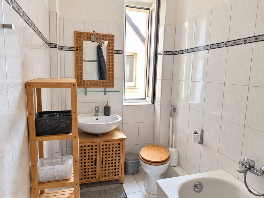 NEU zur Vermietung in Bochum Mitte - Badezimmer - Reuter Immobilien - Immobilienmakler Etagenwohnung Bochum